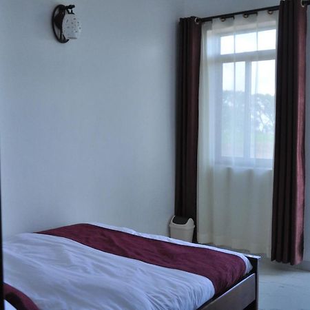 Golden View Hotel Ibanda エクステリア 写真