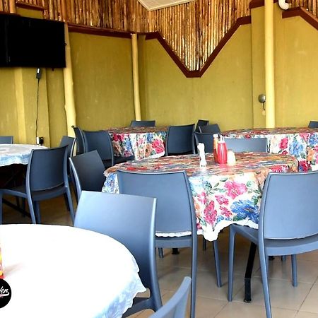 Golden View Hotel Ibanda エクステリア 写真