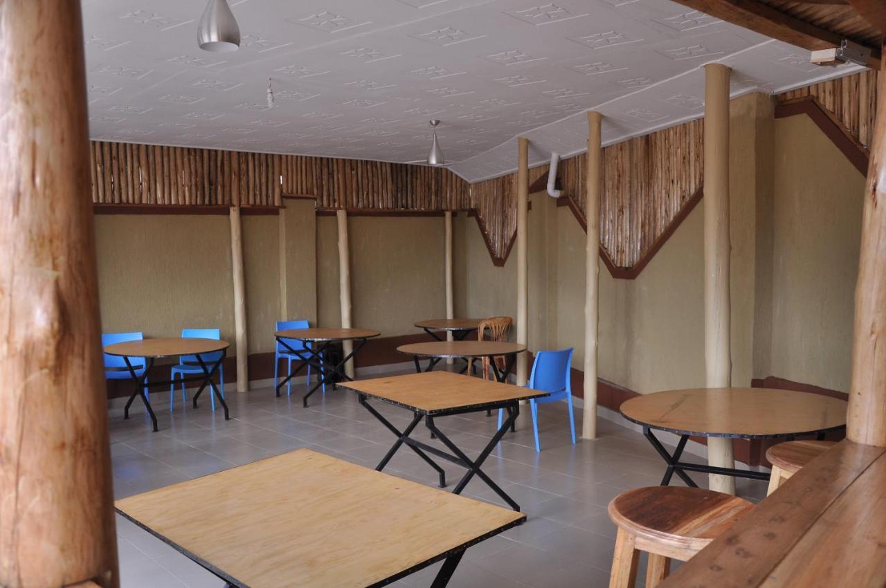 Golden View Hotel Ibanda エクステリア 写真