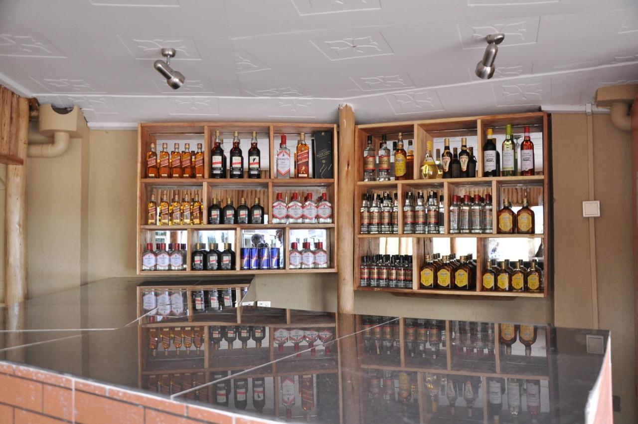 Golden View Hotel Ibanda エクステリア 写真