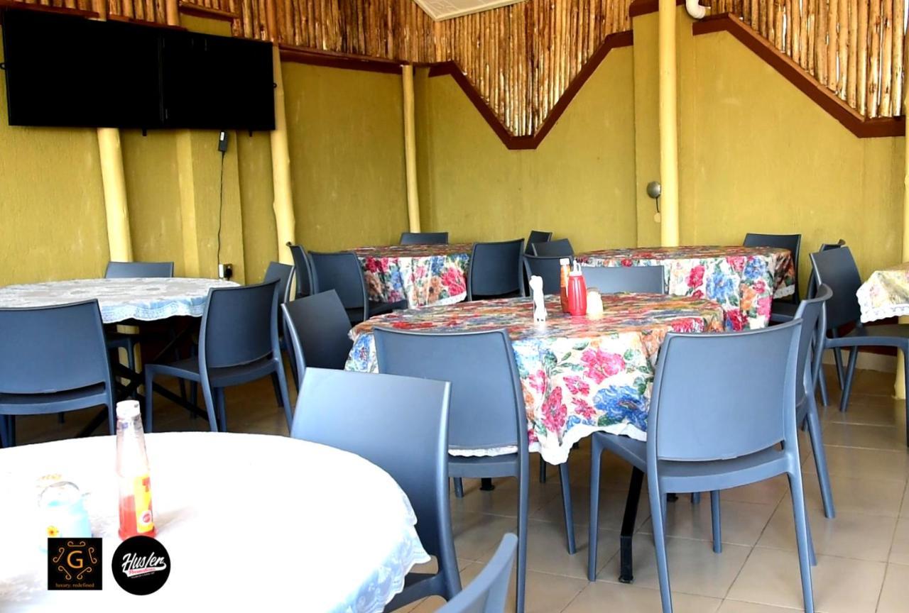 Golden View Hotel Ibanda エクステリア 写真