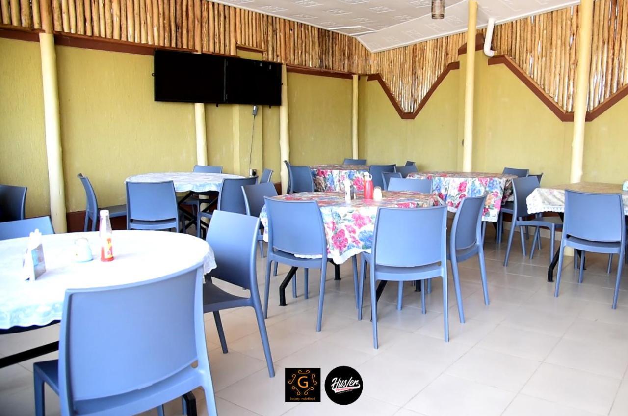 Golden View Hotel Ibanda エクステリア 写真