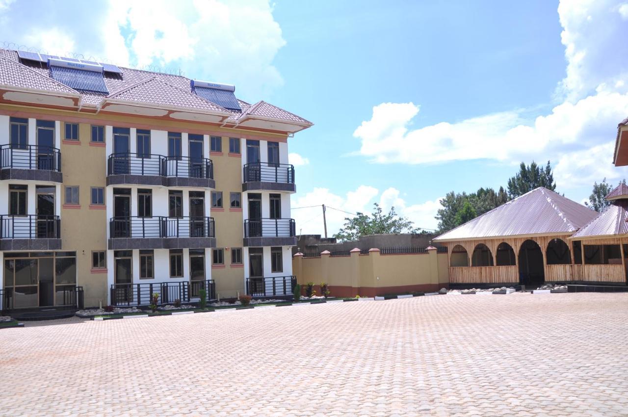 Golden View Hotel Ibanda エクステリア 写真