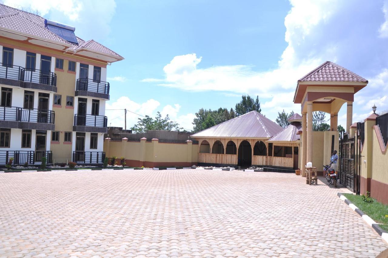 Golden View Hotel Ibanda エクステリア 写真