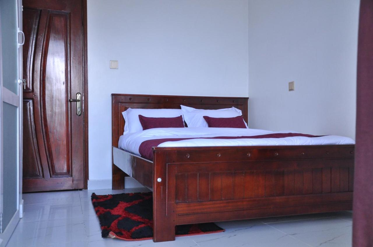 Golden View Hotel Ibanda エクステリア 写真