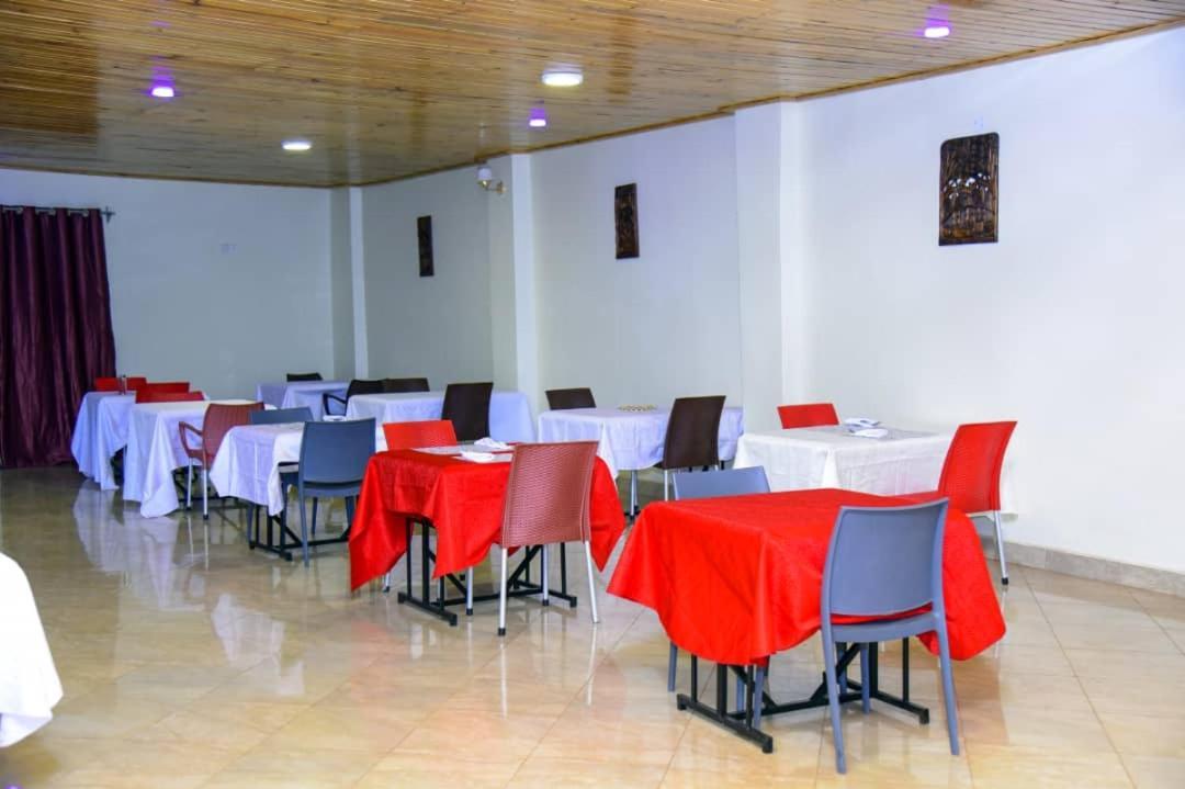 Golden View Hotel Ibanda エクステリア 写真