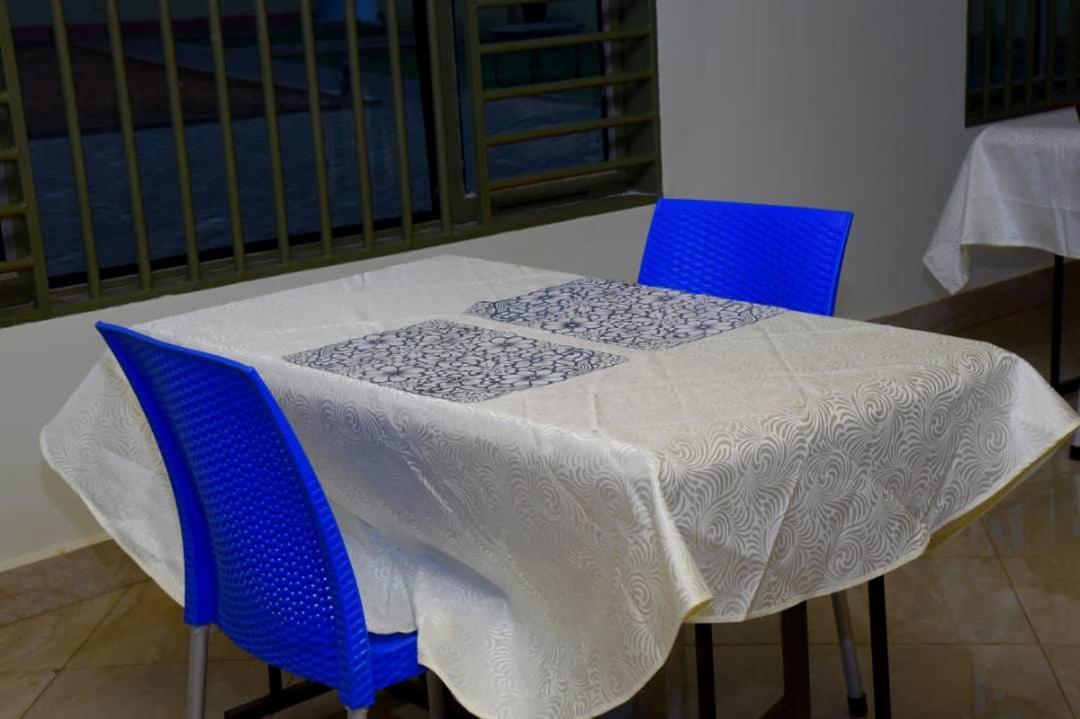 Golden View Hotel Ibanda エクステリア 写真