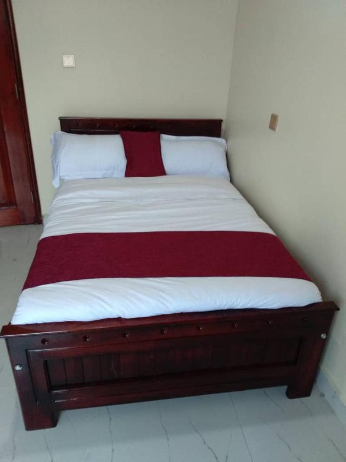 Golden View Hotel Ibanda エクステリア 写真