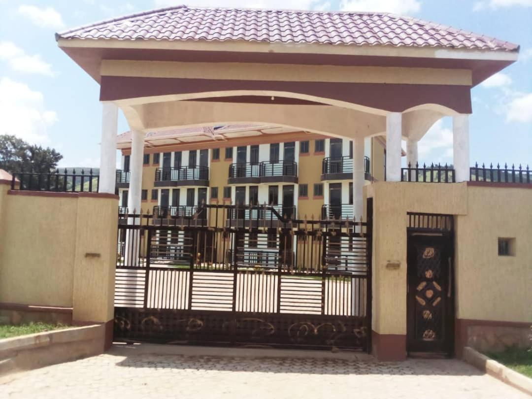Golden View Hotel Ibanda エクステリア 写真