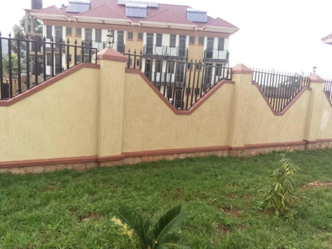 Golden View Hotel Ibanda エクステリア 写真